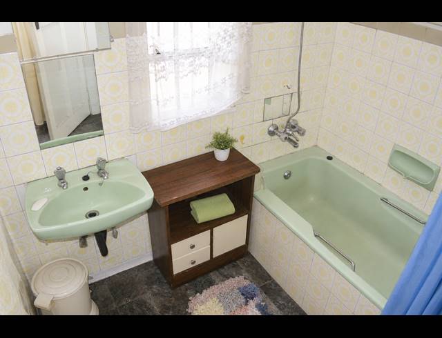 4 BEDROOM FREEHOLD FOR SALE IN STRUISBULT